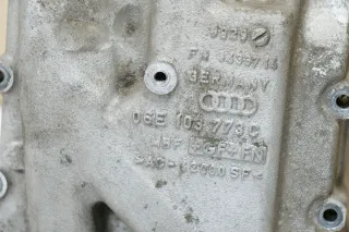 Audi A4 8E B6 Entlüftung am Zylinderblock Kurbelgehäuse 06E103772C ## - Bild 6