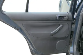 1x VW Golf 4 1J Limousine Türverkleidung Verkleidung Tür hinten links schwarz - Bild 1
