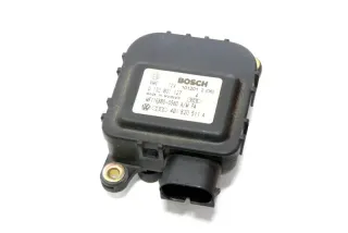 Audi A6 4B Stellmotor für Temperaturregelklappe Klimaanlage 4B1820511A rechts - Bild 1