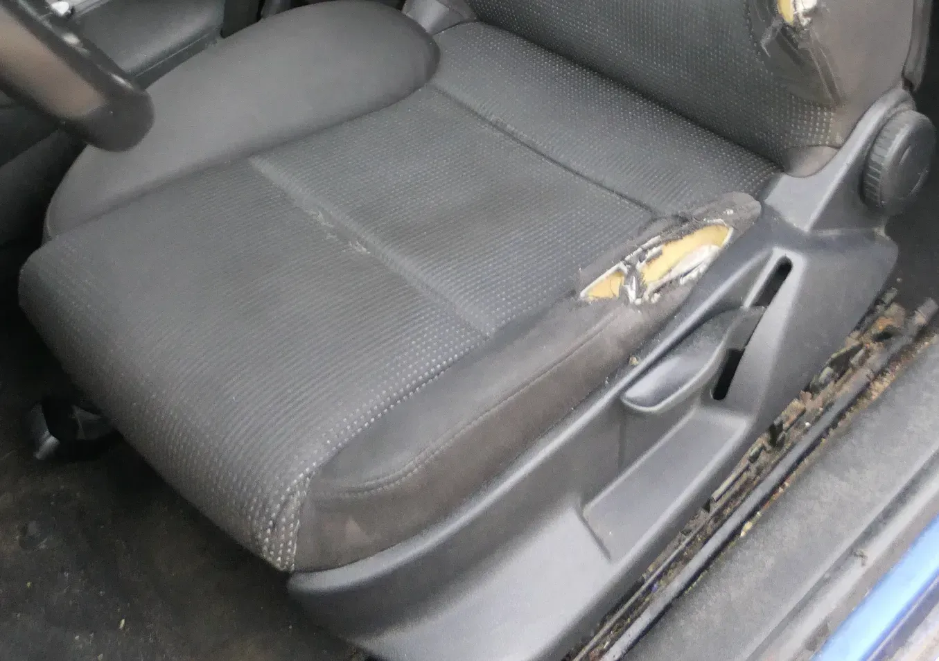 Audi A3 8P Sitzgestell Gestell Sitz Fahrersitz vorne links 2/3Türer 1K3881105DN - Bild 1