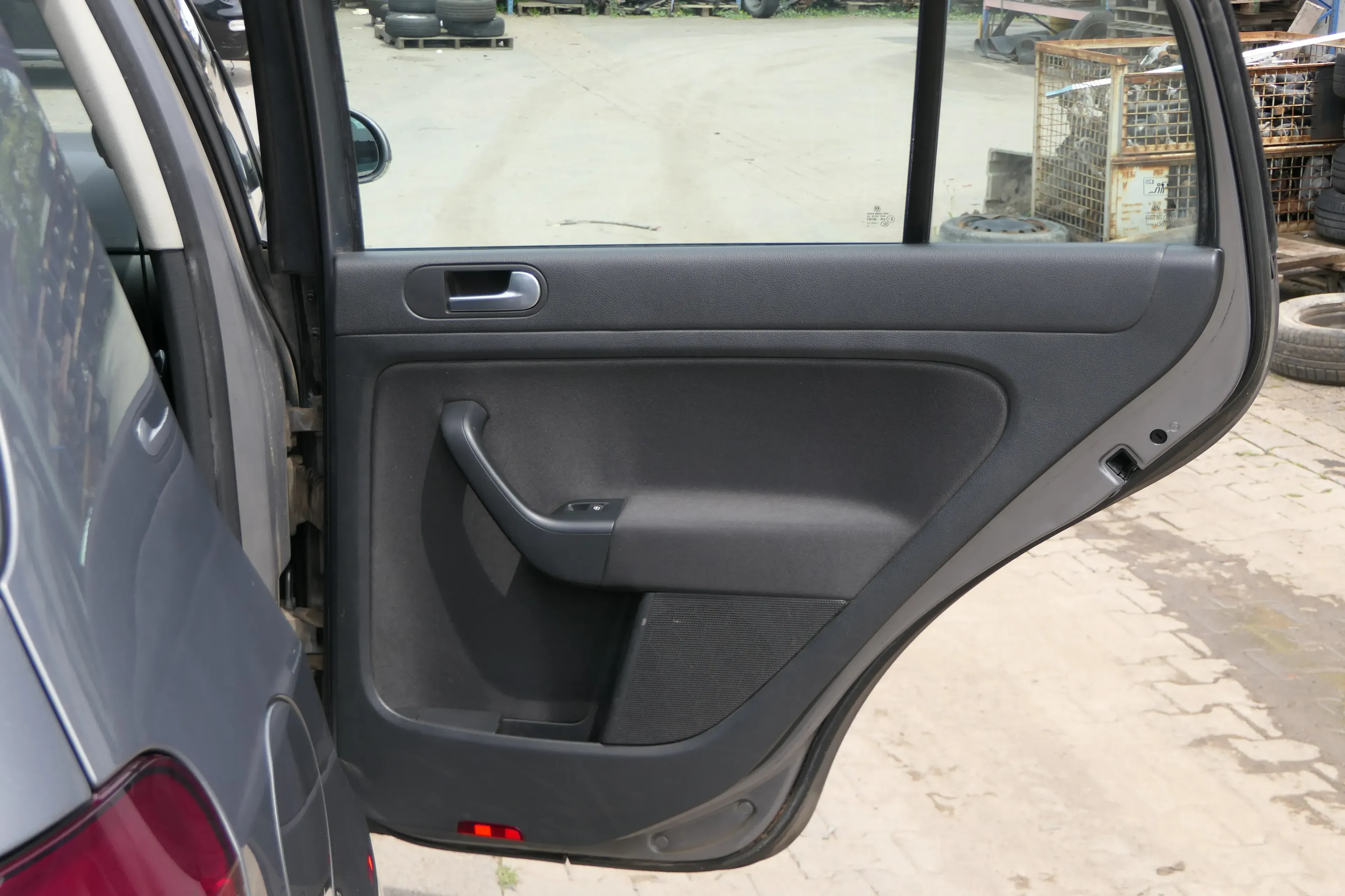 1x Golf Plus 5M Türverkleidung Verkleidung Tür hinten rechts schwarz - Bild 1
