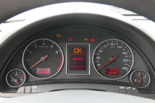 Audi A4 8E B6 Tacho Tachometer Kombiinstrument 8E0920900F 234.000KM Benziner ALT - Bild 1
