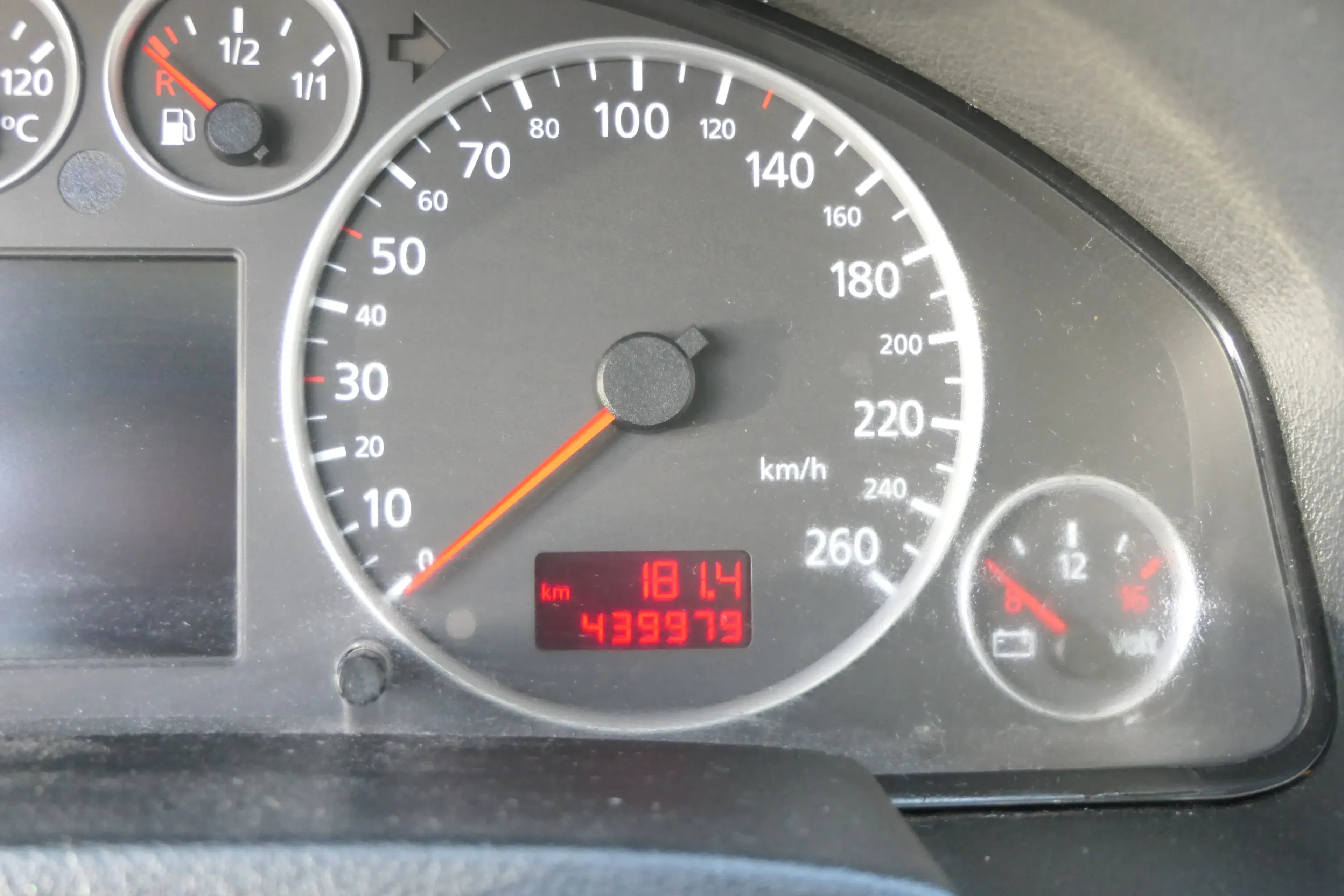 Audi A6 4B Tacho Tachometer Kombiinstrument 439.000km 4B0920933J 2,4 3.0 ASN - Bild 1