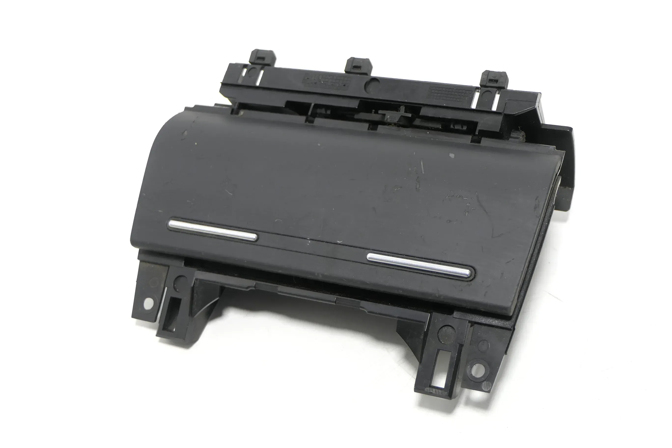 Audi A4 8E B7 B6 Aschenbecher 8E0857951F - 144729 - Bild 1