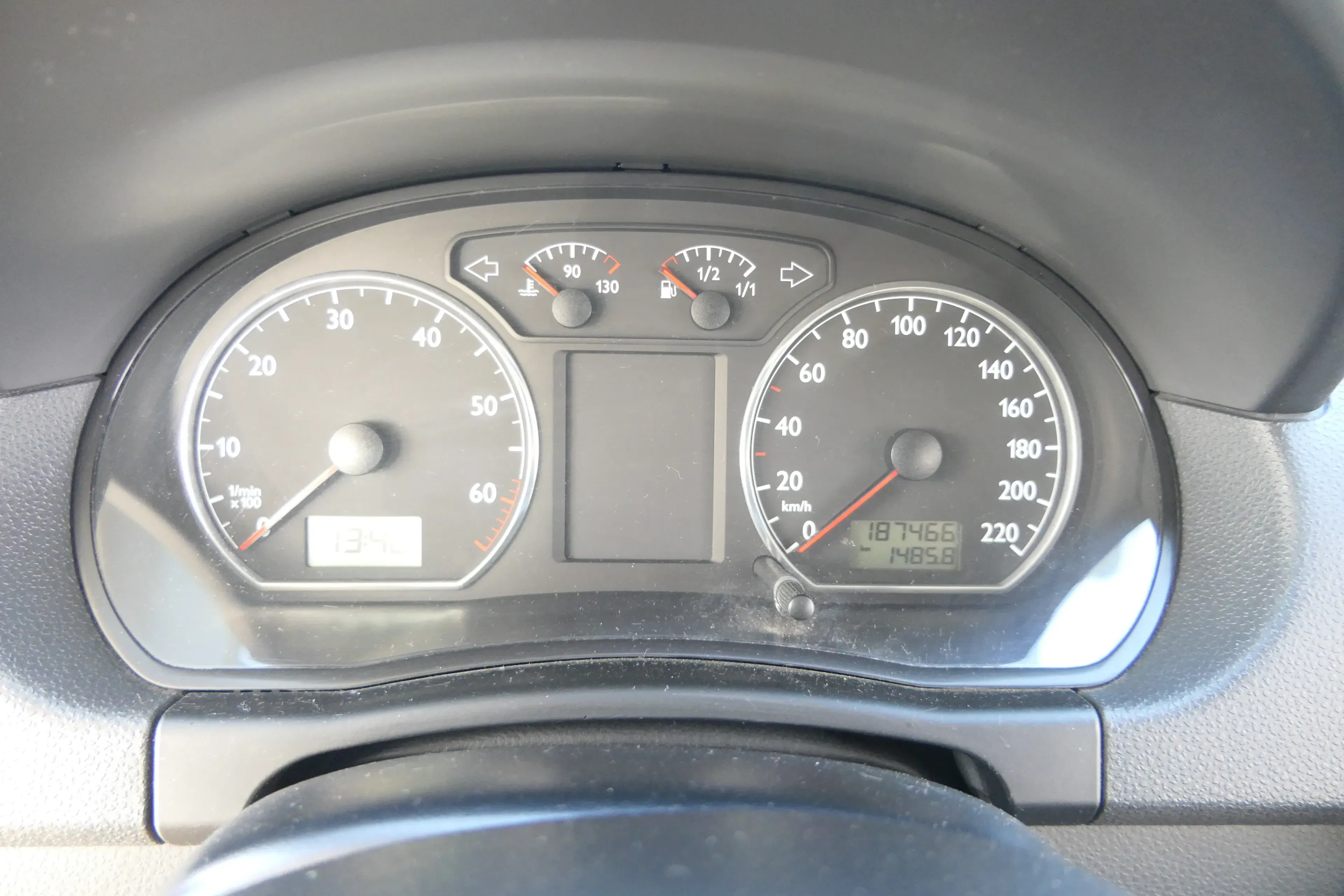 VW Polo 9N Tacho Tachometer Kombiinstrument 6Q0920802A 1,2 47kw 40kw 187.000km - Bild 1