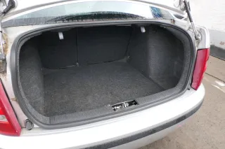 Skoda Fabia 6Y3 Stufenheck Verkleidung Teppich Kofferraum Kofferraumteppich - Bild 2