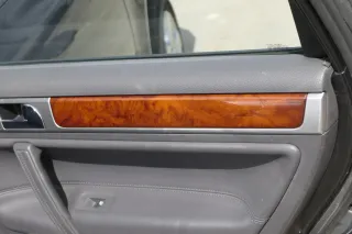 VW Touareg 7L Türverkleidung Verkleidung Tür Leder hinten rechts anthrazit NUQ - Bild 3