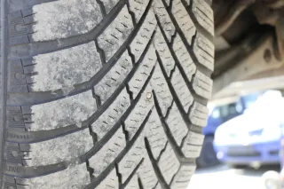 Audi A4 8E A6 4B Alufelgen 195/65 R15 91T Winterreifen Reifen 2-5mm 8E0601025 - Bild 3