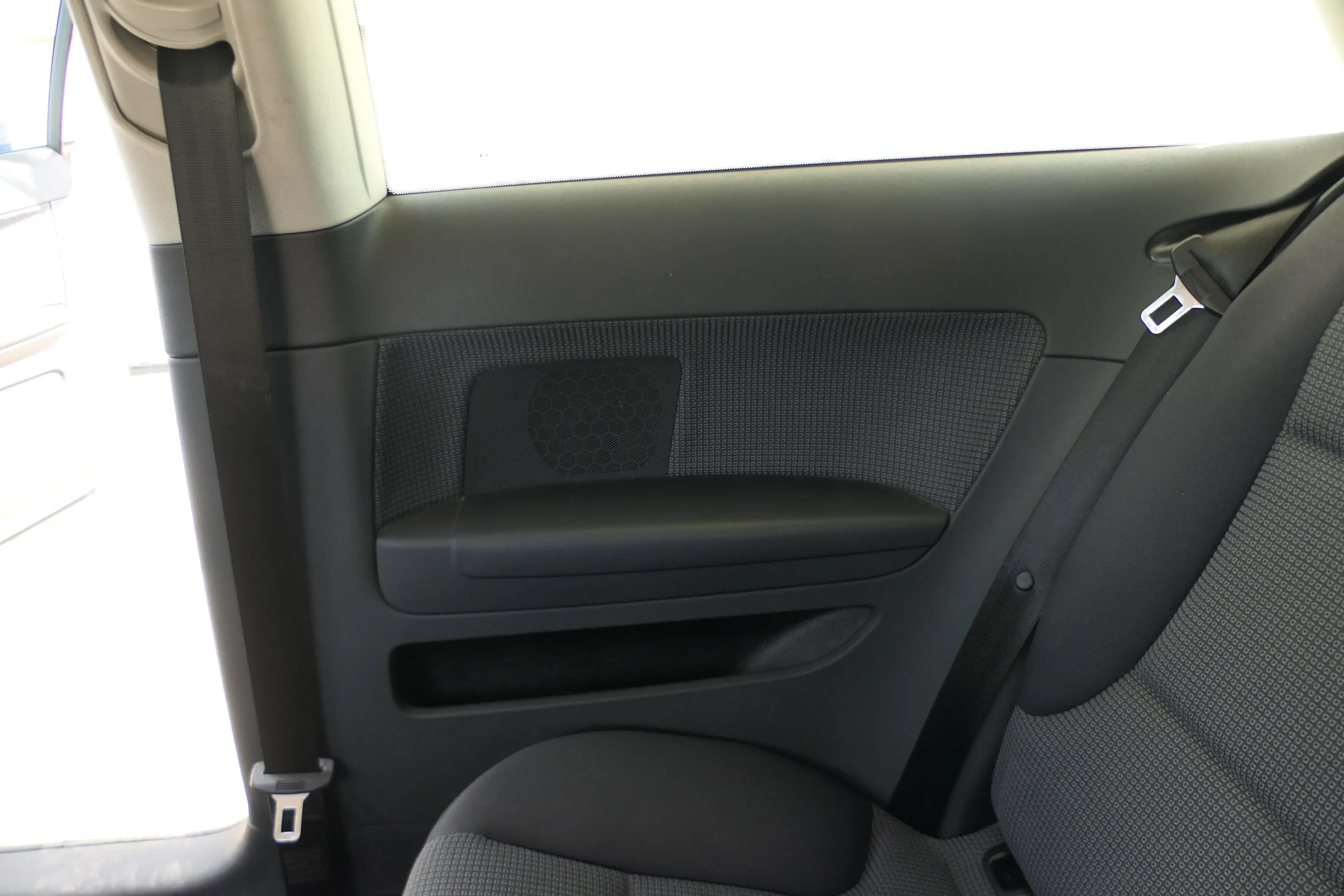 Audi A3 8P Seitenverkleidung Verkleidung hinten rechts schwarz 2/3-Türer Seite - Bild 1
