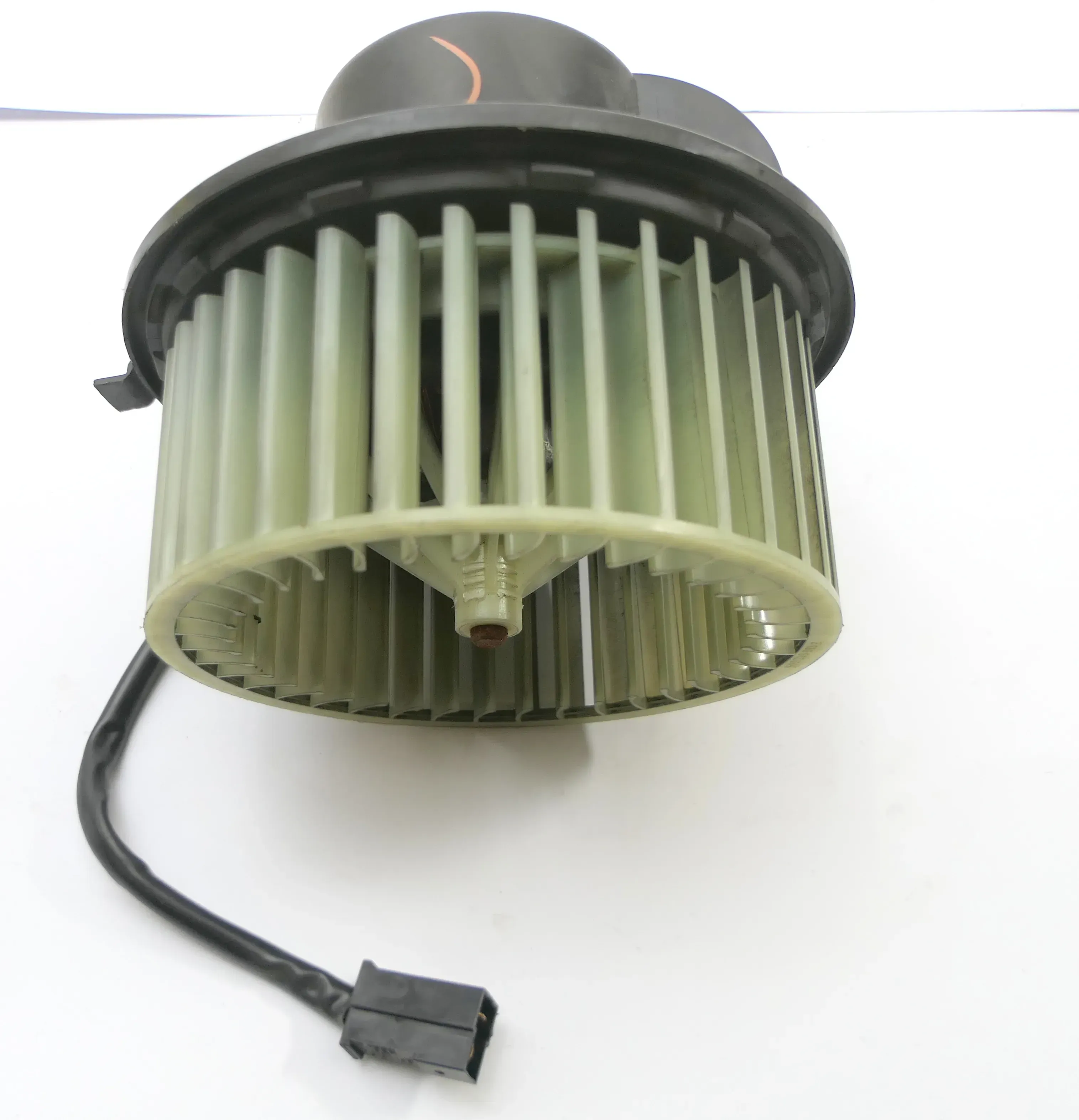 Audi 80 Lüfter Innenraum Gebläselüfter 893819021 Heizung - Bild 1