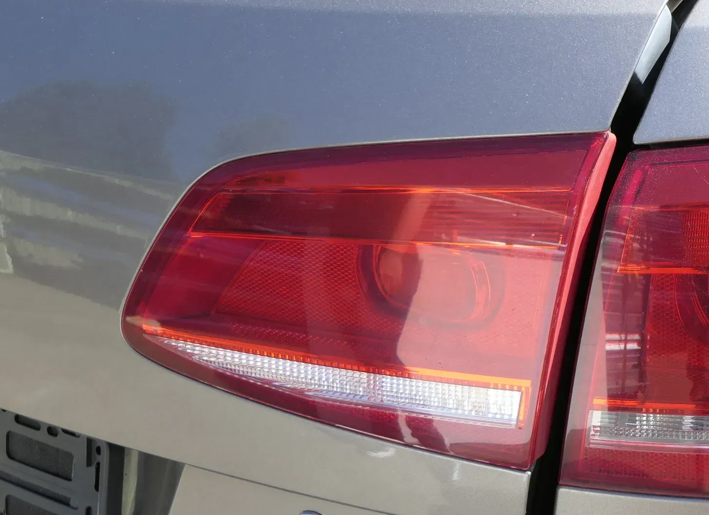 VW Passat 3C B7 Kombi Rücklicht hinten rechts innen Rückleuchte Heckleuchte - Bild 1