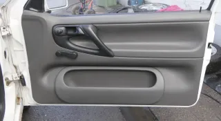 VW Polo 6N Türverkleidung Verkleidung Tür vorne rechts 2/3-Türer grau i - Bild 1