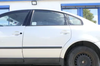 VW Passat 3B 3BG Limousine Tür hinten links silber grau LB7Z - Bild 1