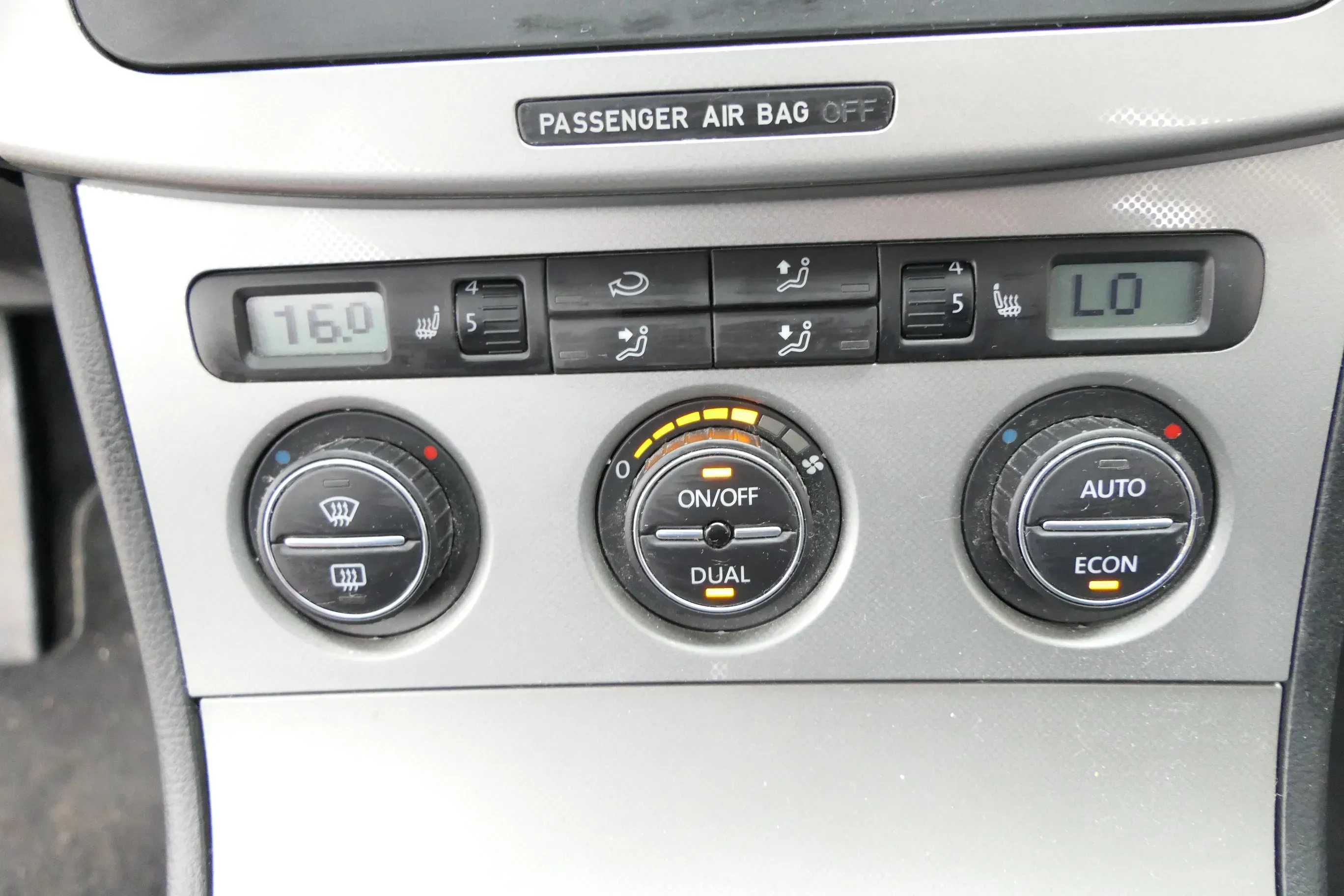 VW Passat 3C Steuergerät Klimaanlage Klimabedienteil 3C0907044BB Climatronic - Bild 1