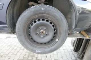 2x A4 B5 A6 4B Passat 3BG Felgen Reifen Winterreifen M+S 195/65 R15 91H ca.4-5mm - Bild 1