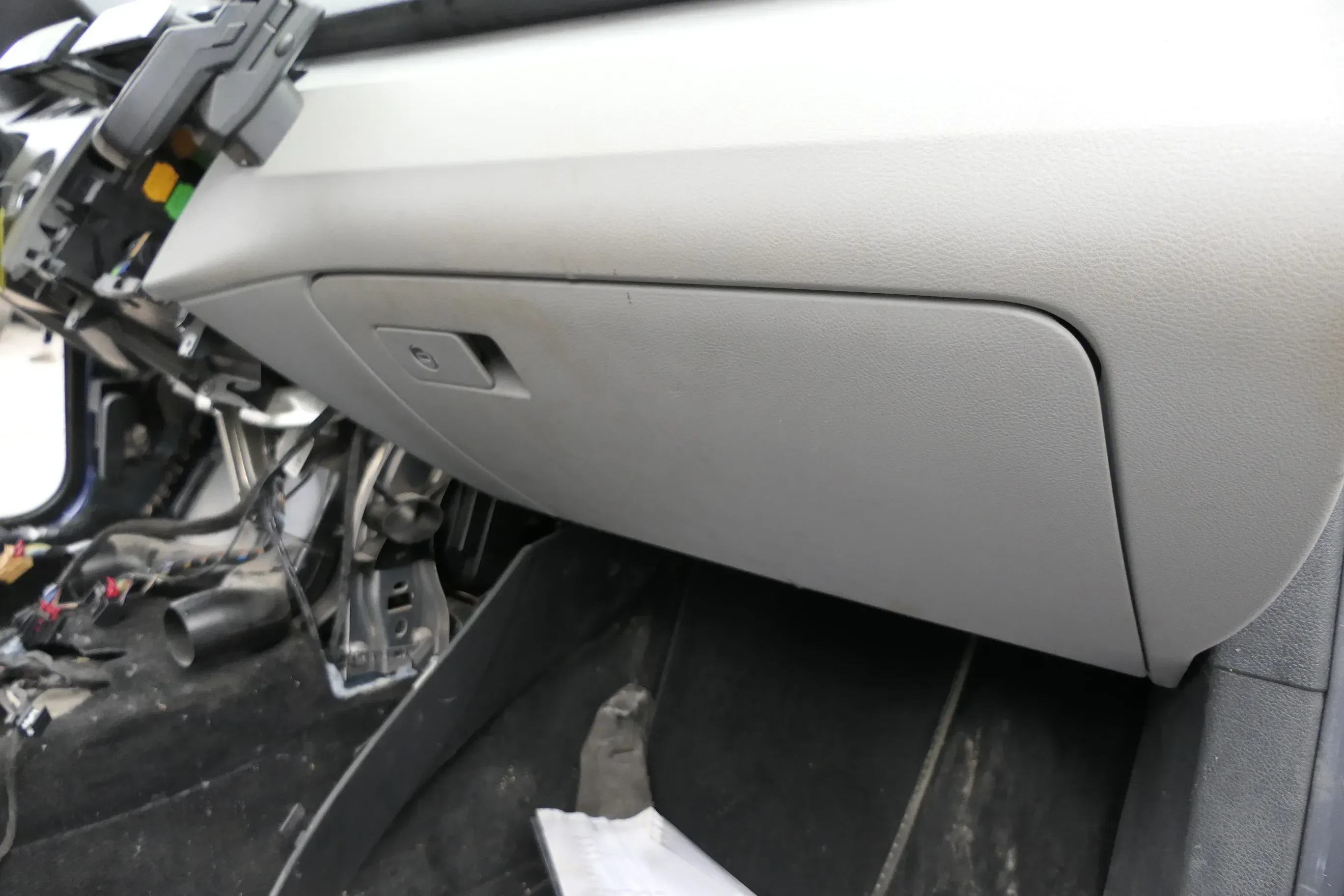VW Passat 3C Handschuhfach Handschuhfachdeckel Deckel Klappe grau classicgrey - Bild 1