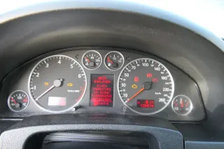 Audi A6 4B Tacho Tachometer Kombiinstrument 439.000km 4B0920933J 2,4 3.0 ASN - Bild 2