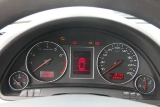 Audi A4 8E B6 Tacho Tachometer Kombiinstrument 8E0920900F 234.000KM Benziner ALT - Bild 2