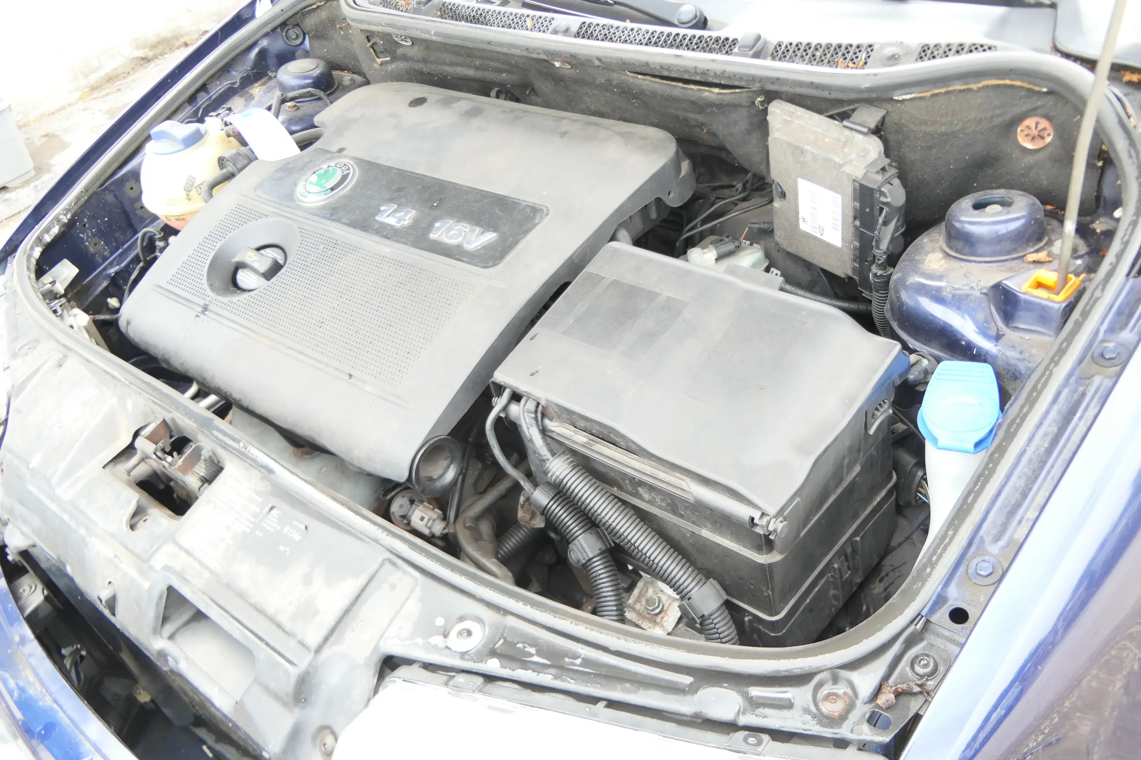 VW Polo 9N Ansaugbrücke Ansaugkrümmer 1,4 16V 74kw BBZ 100PS 036129711FD - Bild 1