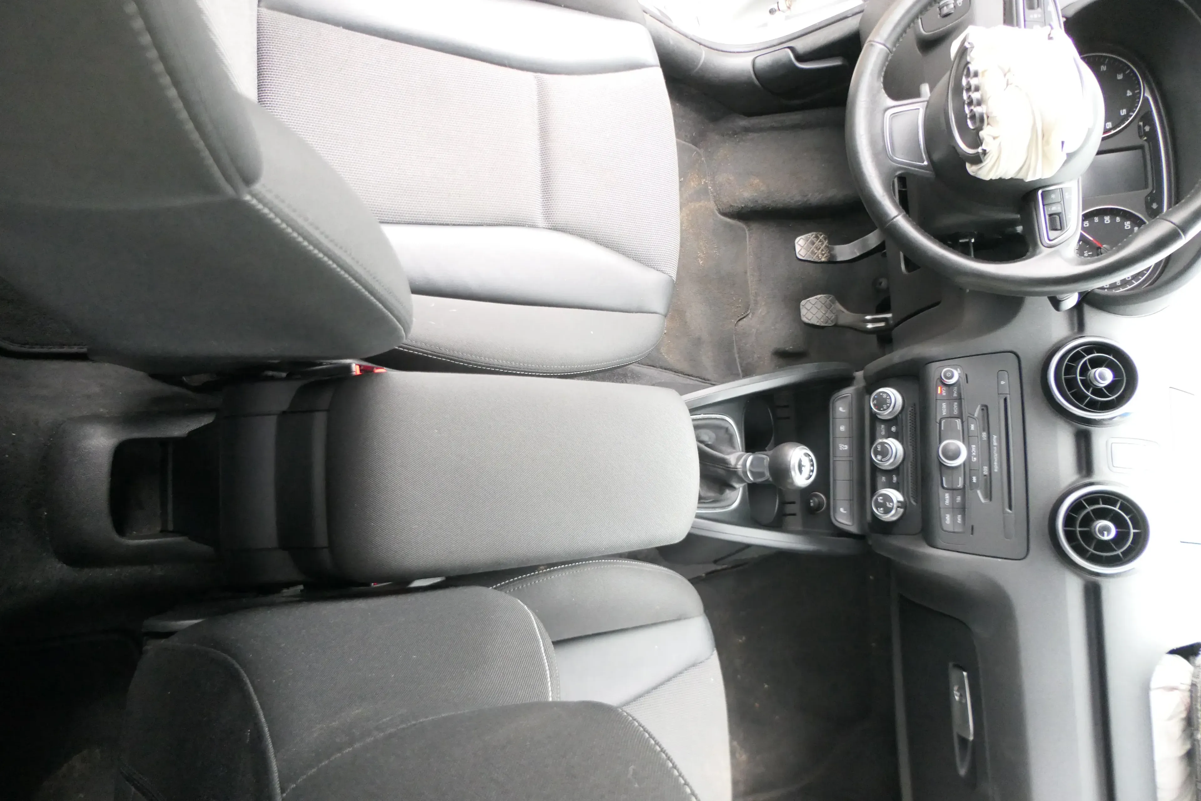 Audi A1 8X Mitteltunnel hinten Verkleidung um Handbremse Konsole schwarz K - Bild 1