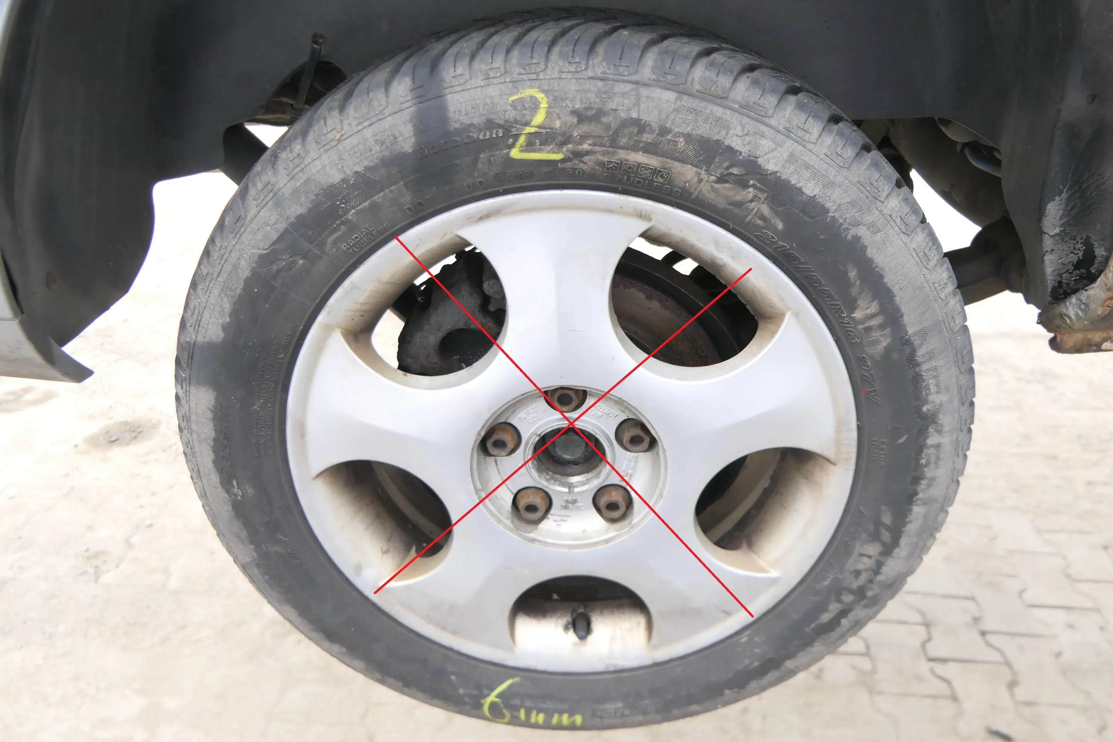 2x VW Sharan NUR Reifen 215/55 R16 97V Winterreifen ca. 6mm - Bild 1