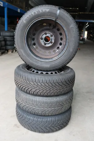 VW Golf 6 Touran 1T 195/65 R15 91T Winterreifen M+S Felgen Reifen M&S ca. 4-8mm - Bild 2