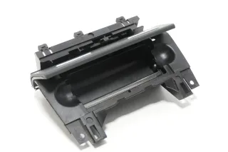 Audi A4 8E B7 B6 Aschenbecher 8E0857951F - 144729 - Bild 2