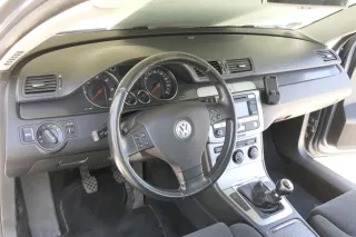 Passat 3C Mittelkonsole Verkleidung Radio Klappe Abdeckung Dekor silber/schwarz - Bild 1