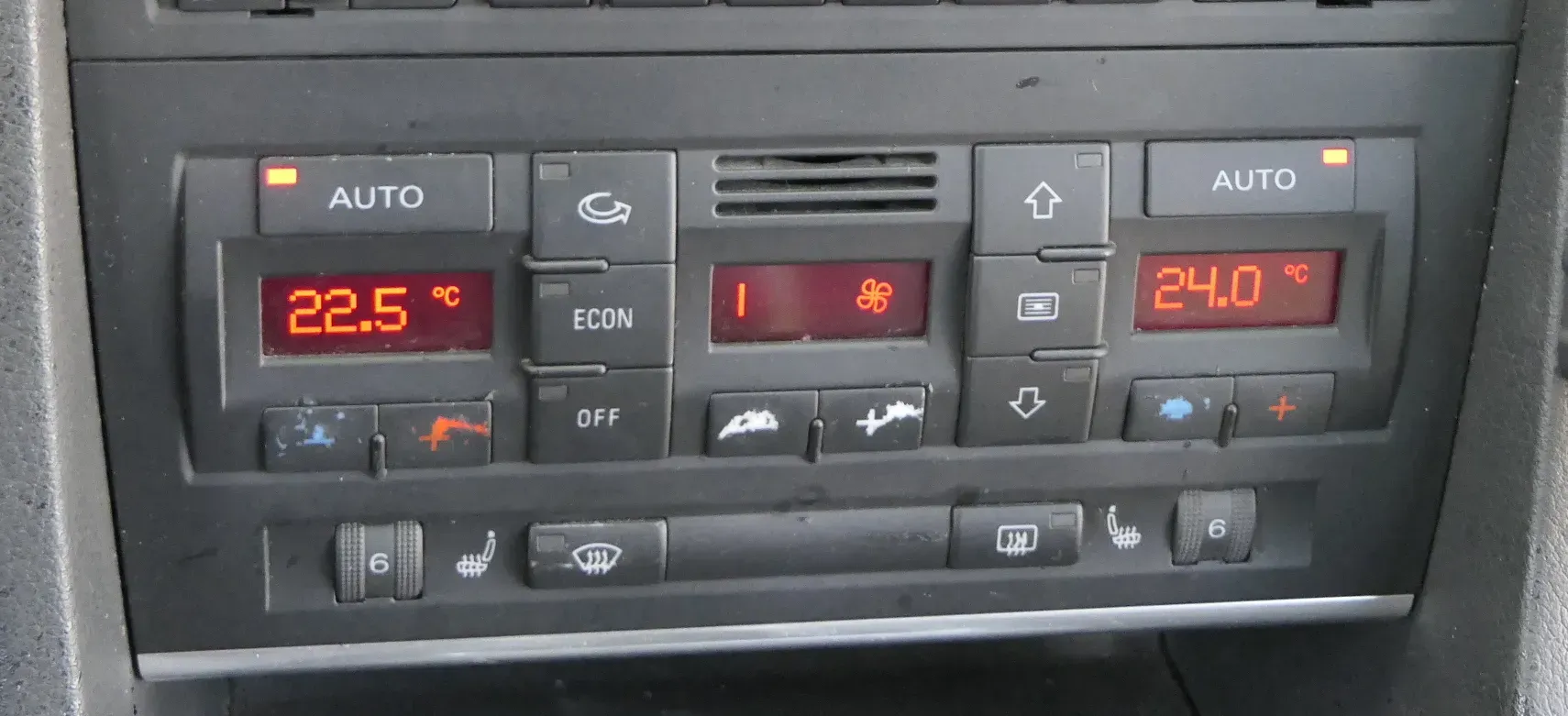 Audi A4 8E Steuergerät Klimaanlage Klimabedienteil 8E0820043AB /J Sitzheizung - Bild 1