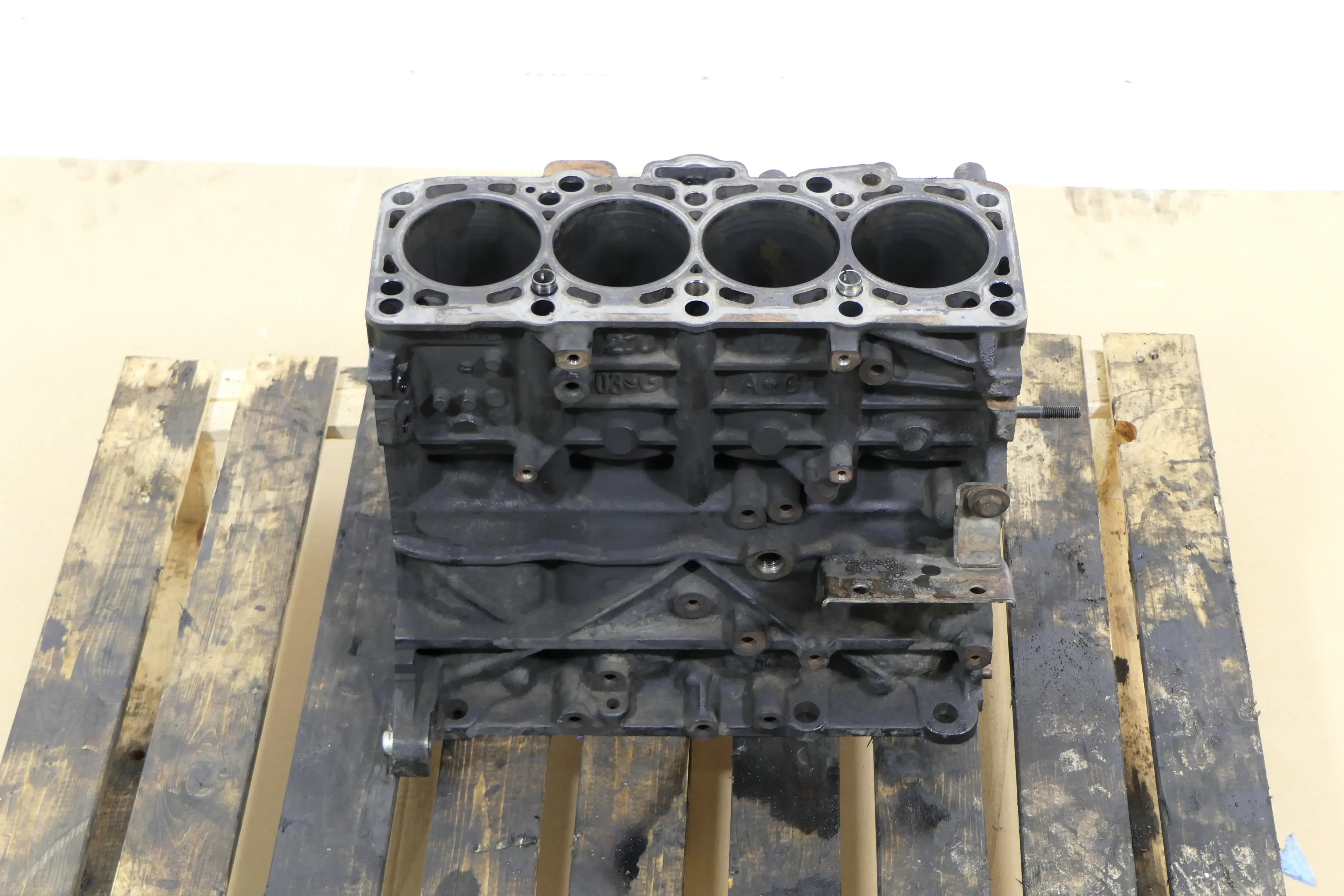 VW Passat 3C Motorblock Motor 2,0 TDI 103kw BMP 140PS NUR BLOCK - Bild 1