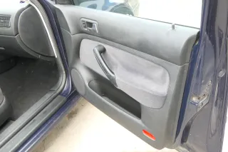 1x Golf 4 Bora Türverkleidung Verkleidung Tür vorne rechts 4/5-Türer Griff schwa - Bild 2