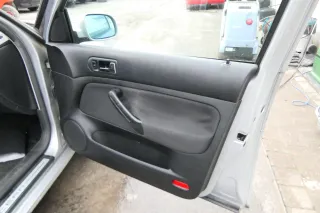 1x Golf 4 Bora Türverkleidung Verkleidung Tür vorne rechts 4/5-Türer Griff - Bild 1