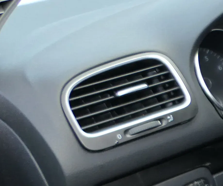VW Golf 6 Lüftungsdüse Düse Lüftung Frischluftausströmer links 5K0819703J VAL - Bild 1