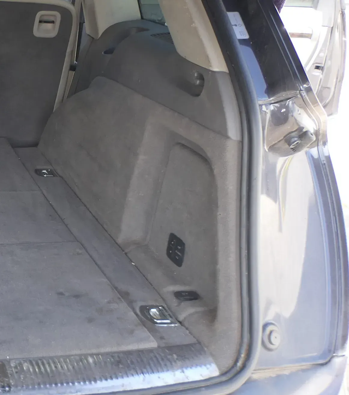 Audi Q7 4L Abdeckung Verkleidung Kofferraum hinten rechts Seite grau achatgrau - Bild 1