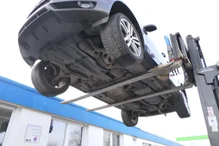 Audi Q7 4L Allrad Stoßdämpfer vorne rechts Luft Luftfederung 7L8413032H - Bild 1