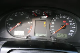 Passa 3B Tacho Tachometer Kombiinstrument 369.000km 3B09198601C Automatik Benzin - Bild 1