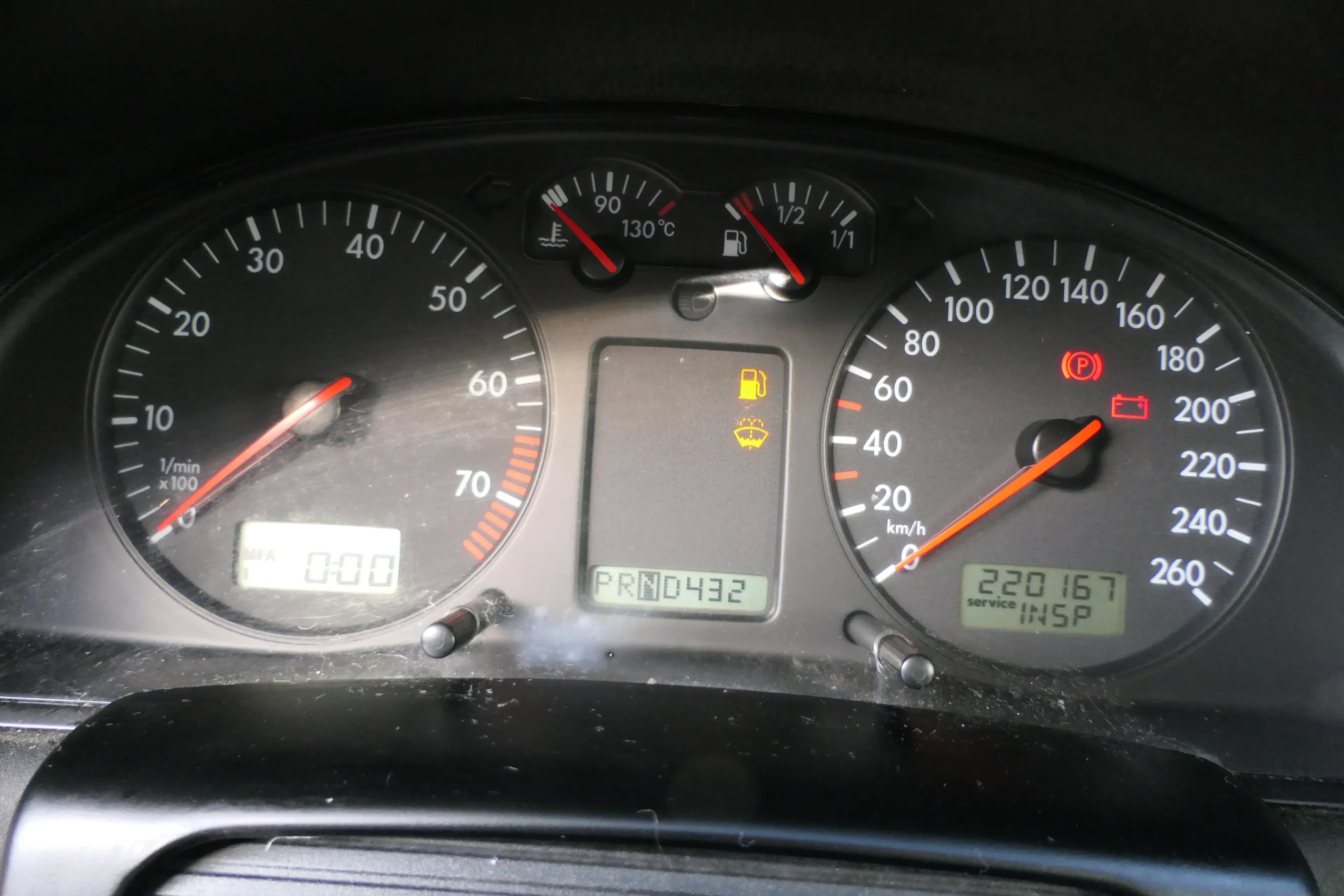 Passa 3B Tacho Tachometer Kombiinstrument 369.000km 3B09198601C Automatik Benzin - Bild 1
