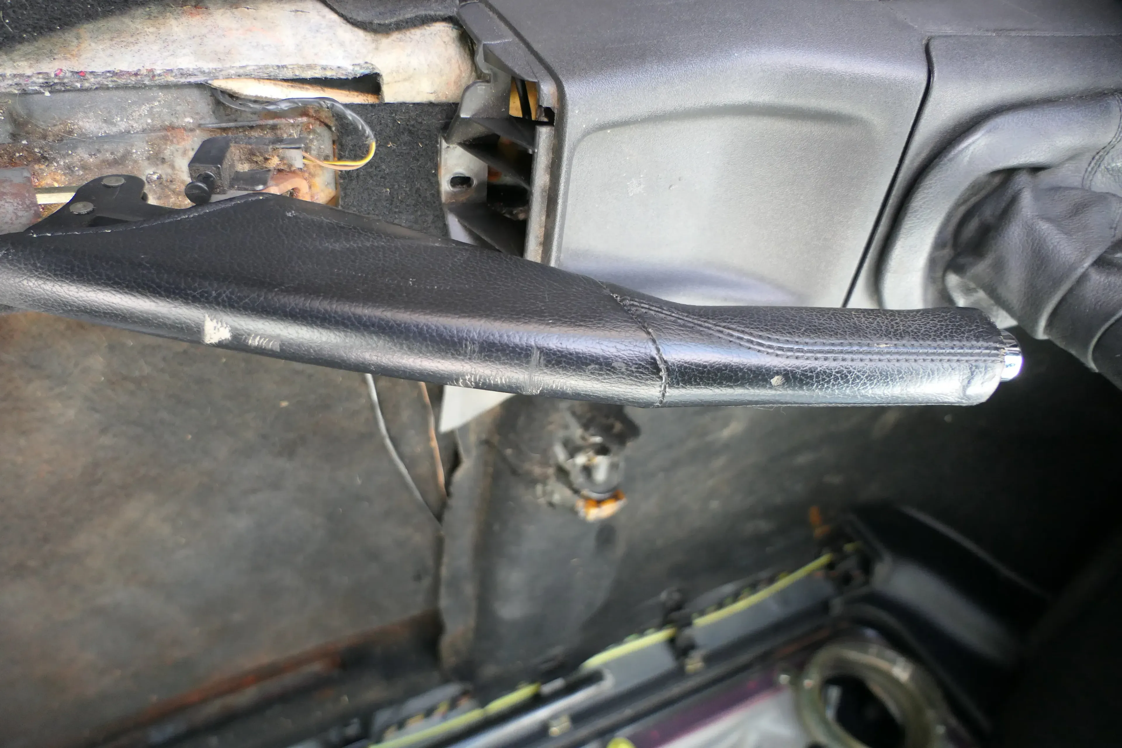 VW Golf 3 / 4 Cabrio 1E Handbremse Feststellbremse Leder schwarz - Bild 1