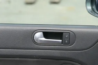 VW Golf Plus 5M 1x Türverkleidung Verkleidung Tür vorne links schwarz - Bild 4