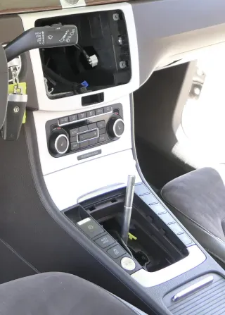 Passat 3C B7 Mittelkonsole Verkleidung Radio Klappe Abdeckung Dekor silber alu g - Bild 1