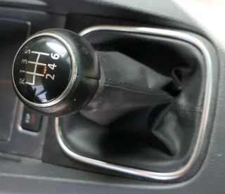 VW Golf 5 Schaltknauf Schaltsack Schaltung Schaltknüppel Leder 6-Gang - Bild 1