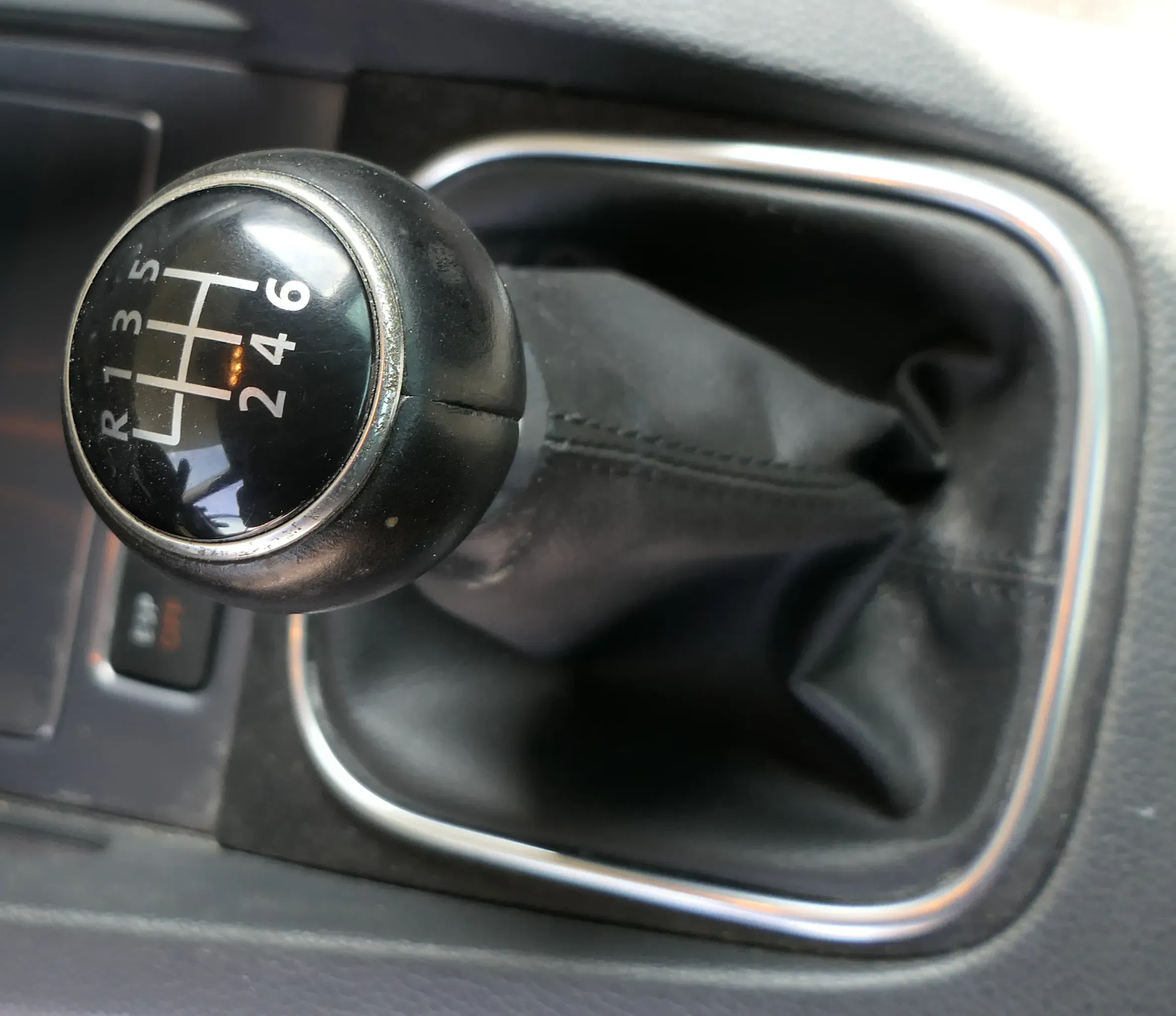 VW Golf 5 Schaltknauf Schaltsack Schaltung Schaltknüppel Leder 6-Gang - Bild 1
