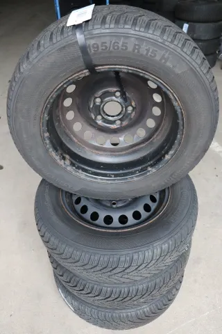 VW Golf 6 Touran 1T 195/65 R15 91T Winterreifen M+S Felgen Reifen M&S ca.7mm Pro - Bild 2