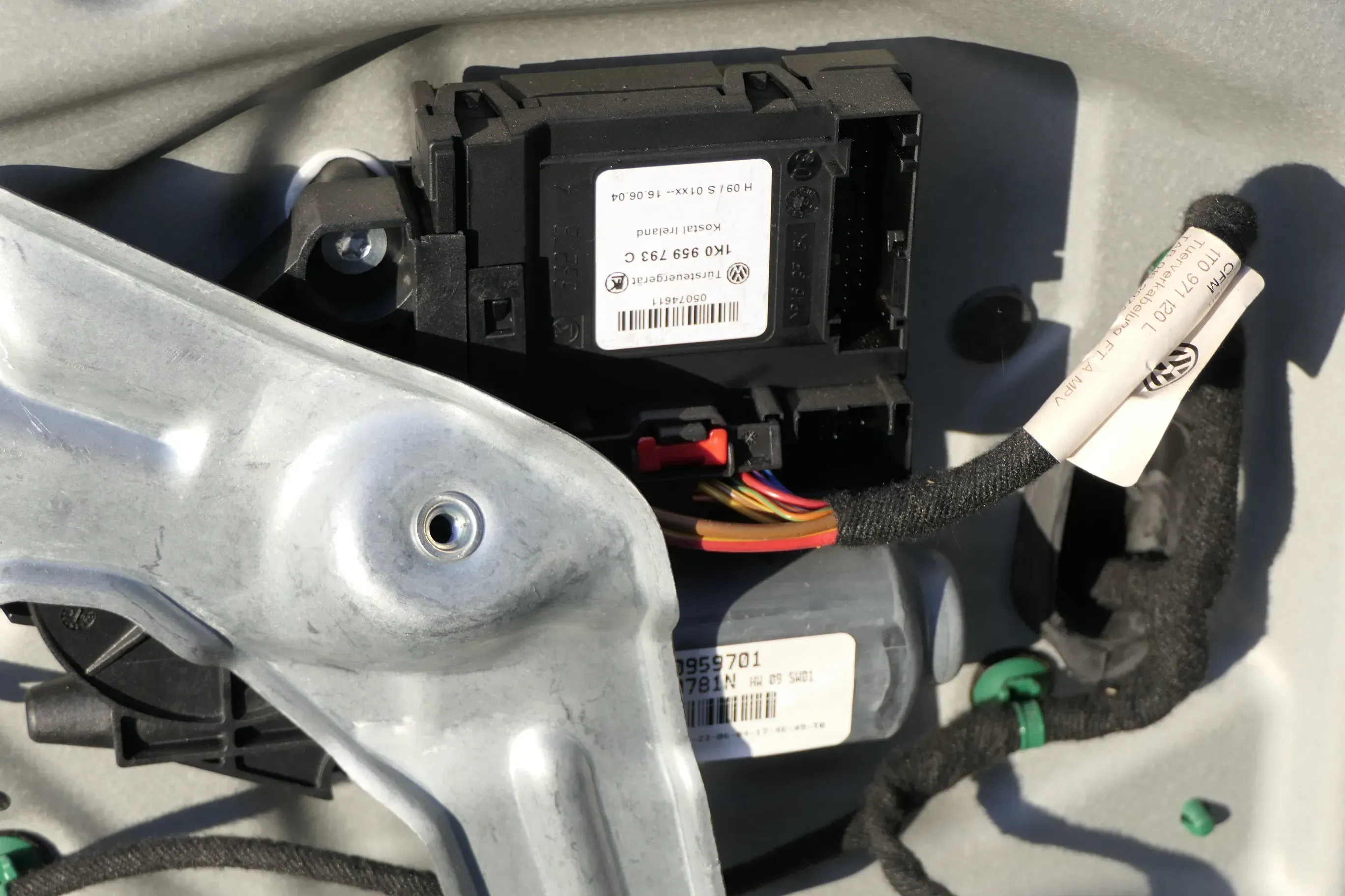 VW Touran Caddy 2k ektrischer Fensterheber Motor vorn links 1T0959701 1K0959793C - Bild 1