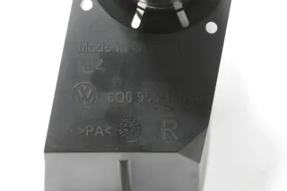 VW Polo 9N3 Halter für Düse Scheinwerferreininungsanlage SWR Wischwasser RECHTS - Bild 2