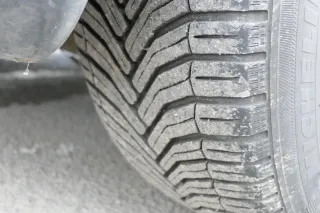 Aud A4 B5 A6 4B Alufelgen 205/55 R16 Sommerreifen Reifen Felgen 8E0601025B 5-6mm - Bild 2