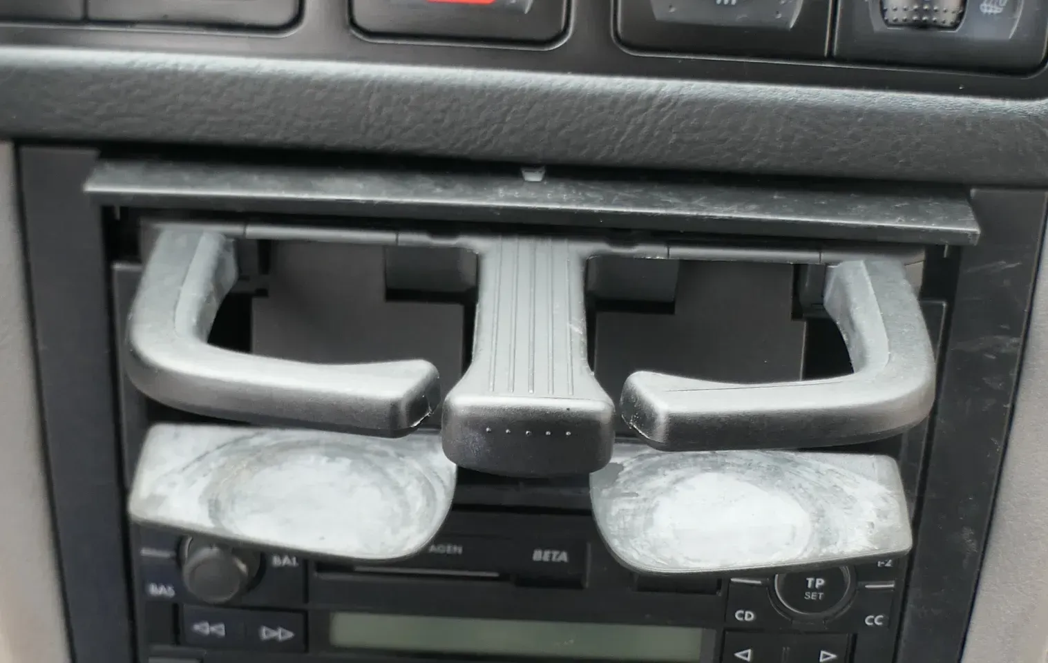 VW Golf 4 Bora Becherhalter Getränkehalter für Dosen Halter Getränke - Bild 1