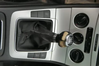 Passat 3C Mittelkonsole Verkleidung Klappe Abdeckung Dekor silber matt chrom Asc - Bild 9