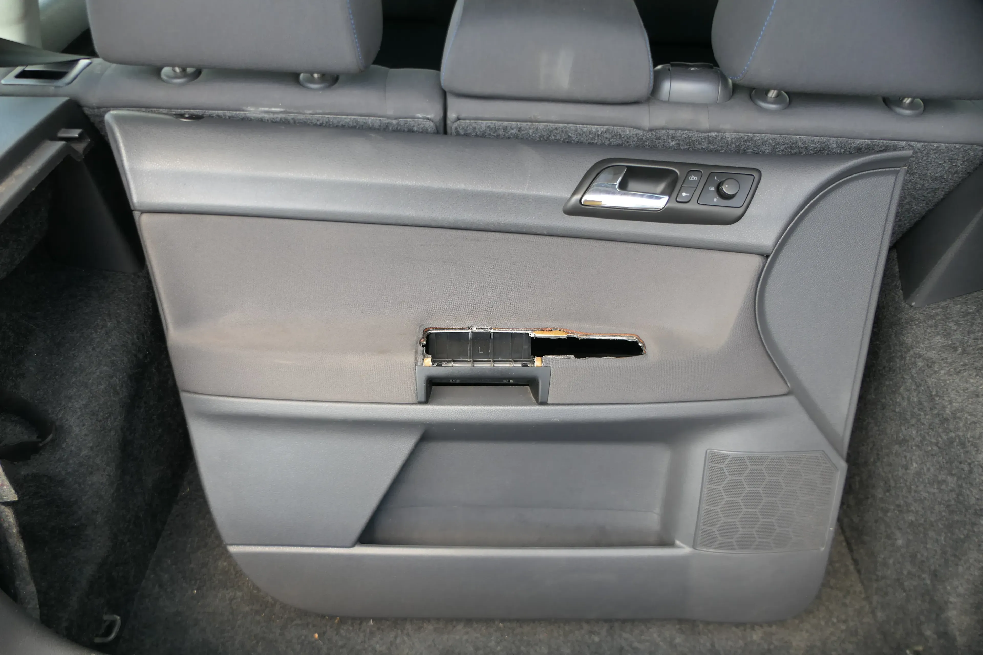 1x VW Polo 9N 9N3 Türverkleidung Verkleidung Tür vorne links  4/5-Türer dunkel - Bild 1
