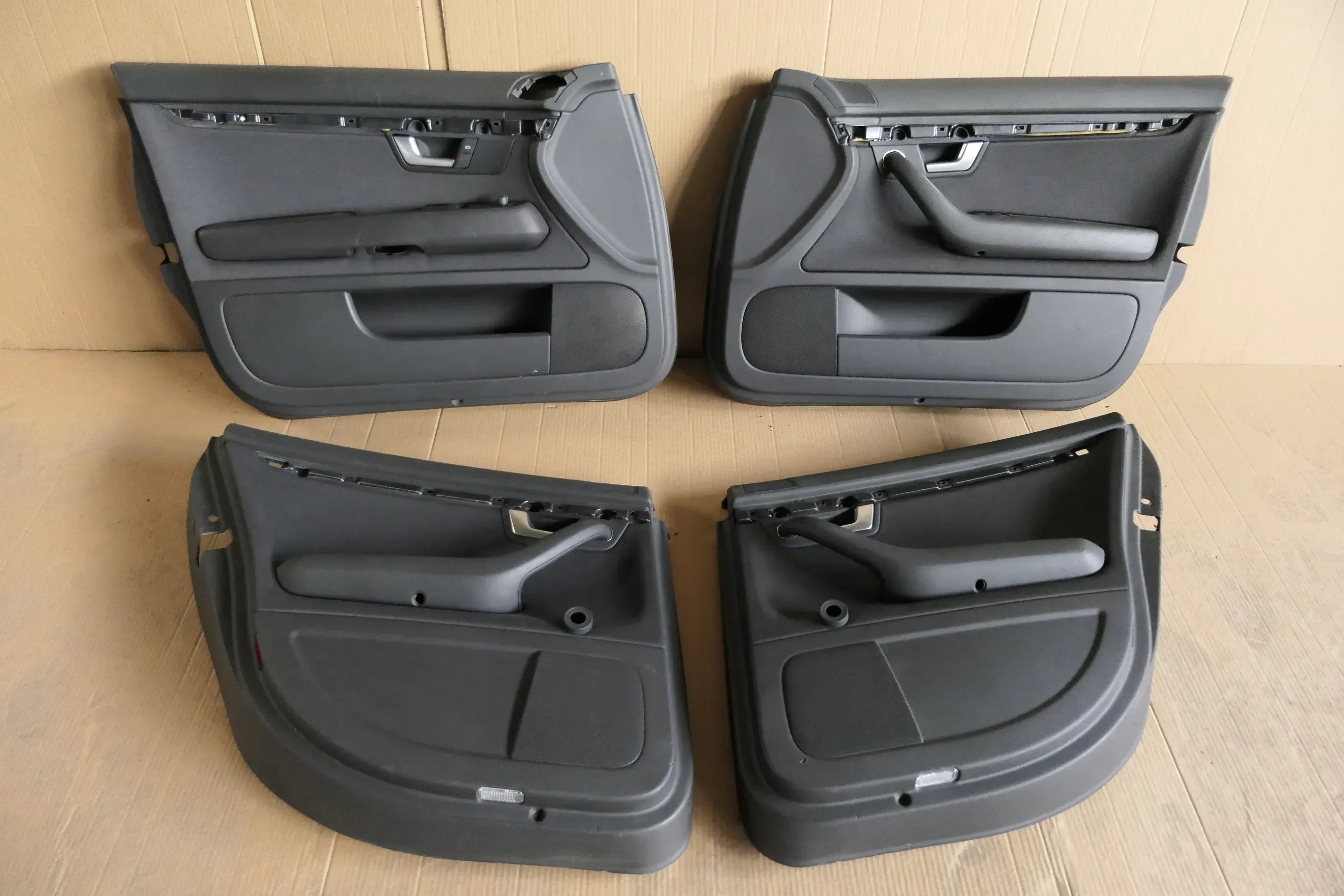 Audi A4 8E B7 Türverkleidung Verkleidung Tür vorne hinten links rechts Ve - Bild 1